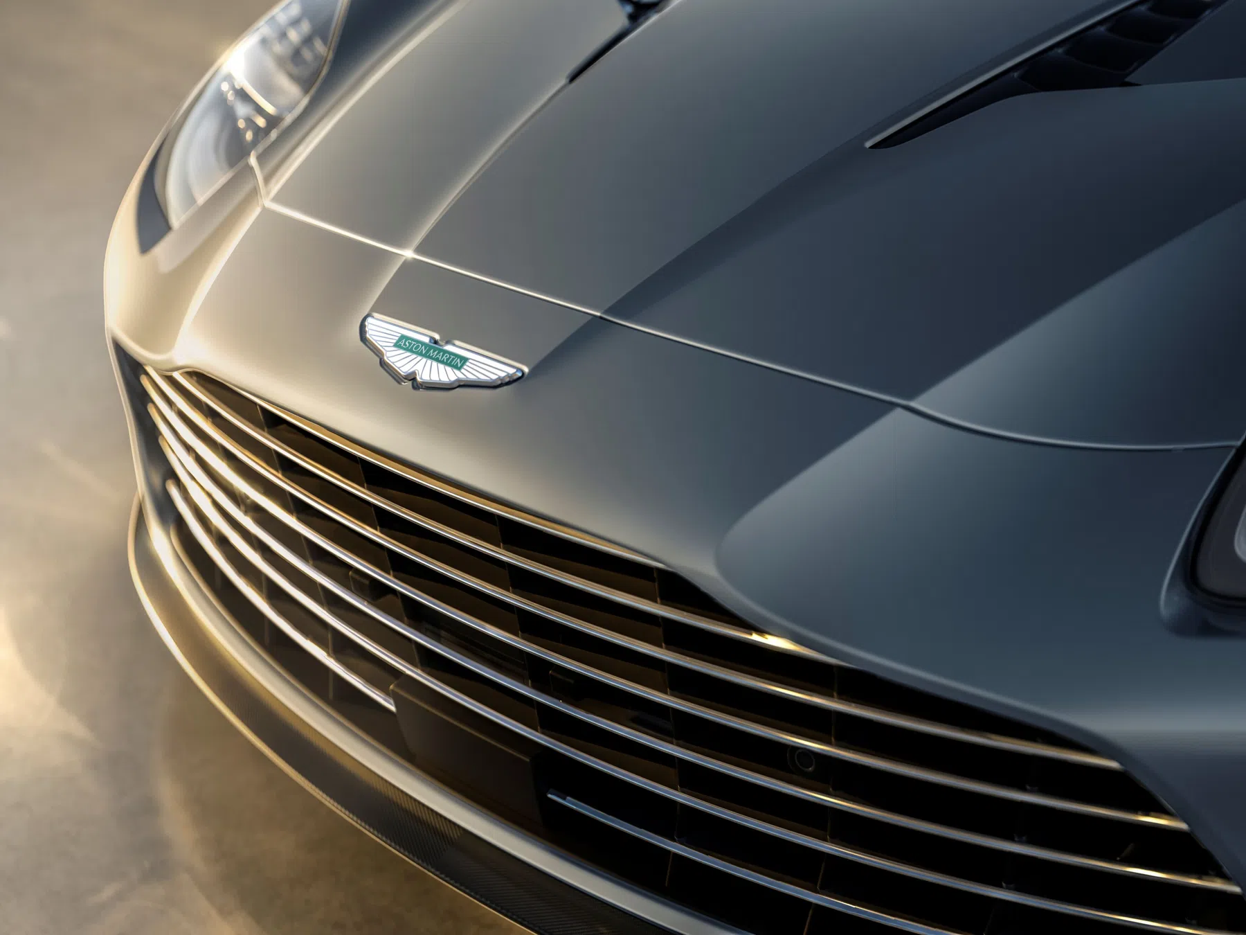 Aston Martin Vanquish 25